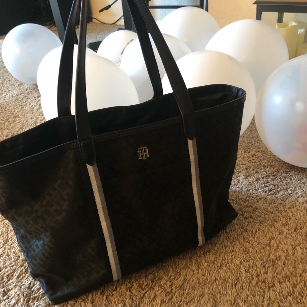 Tommy Hilfiger Bag 🌸 - Picture 1 of 6